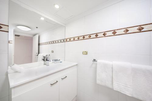 Oaks Sydney Castlereagh Suites