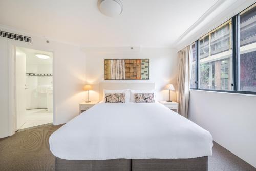 Oaks Sydney Castlereagh Suites