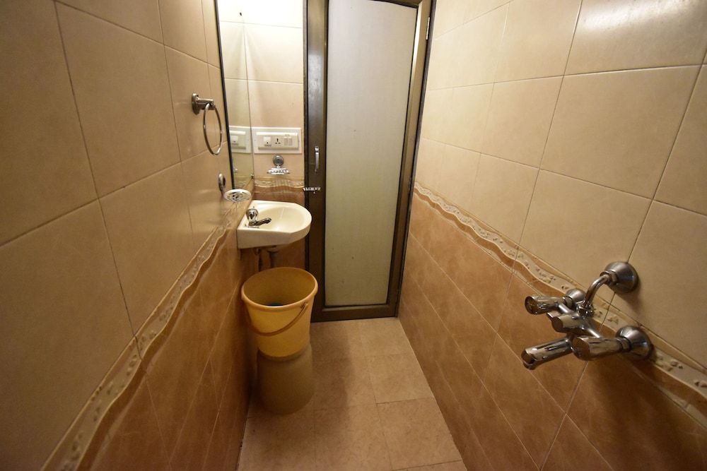 OYO 7151 Hotel Kalpana Palace