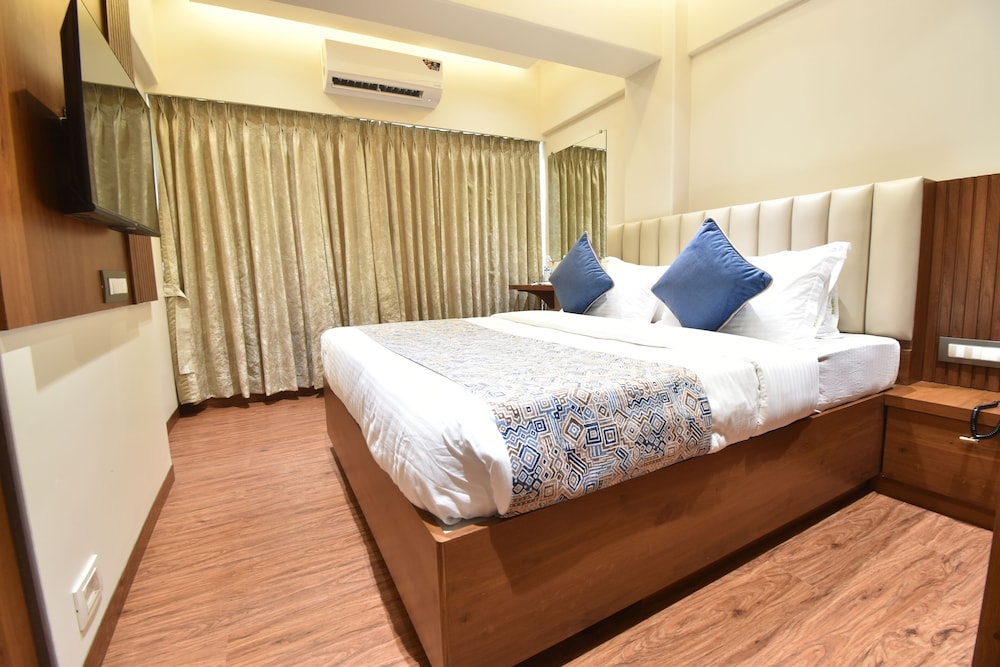 OYO 7151 Hotel Kalpana Palace