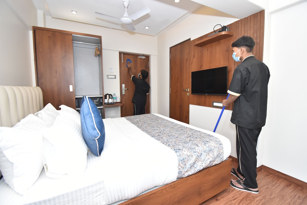 OYO 7151 Hotel Kalpana Palace