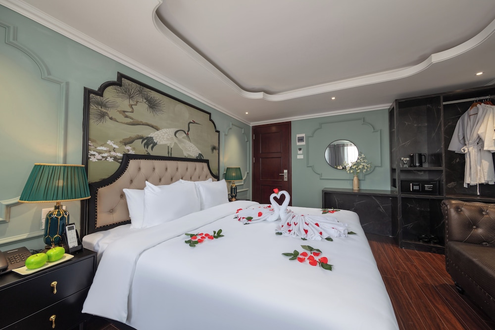 Madelise Central Grand Hotel