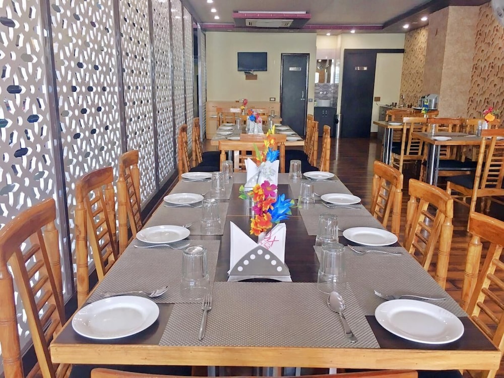 Spring Sky Mughalsarai by ShriGo Hotels