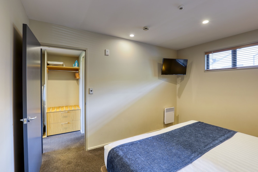 Garden Court Suites & Apartments