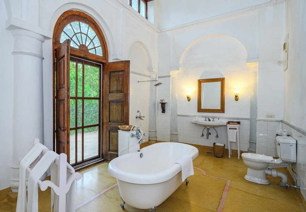Neemrana Baradari Palace