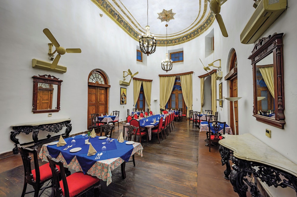 Neemrana Baradari Palace