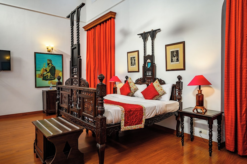 Neemrana Baradari Palace