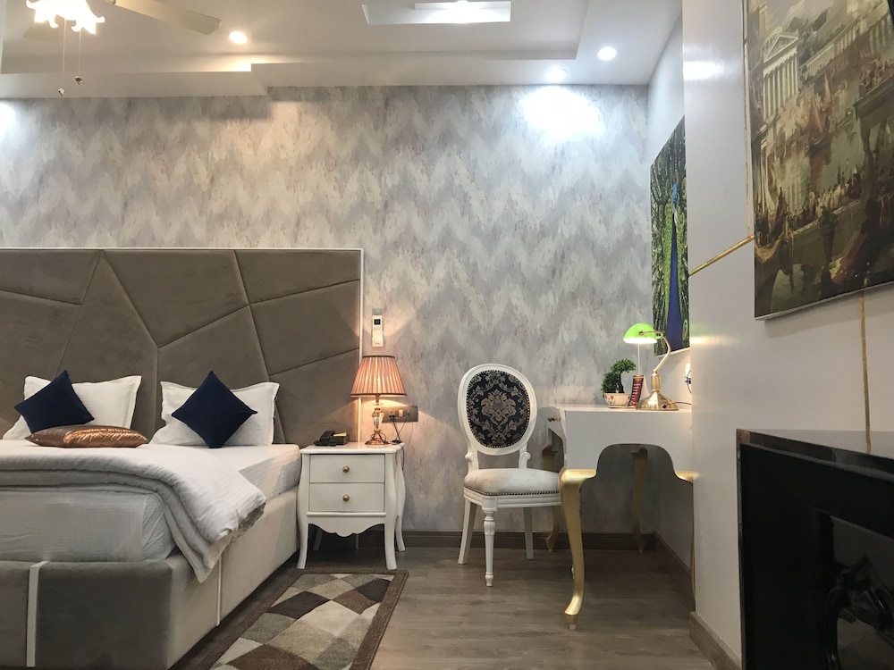 Hotel Minakshi International
