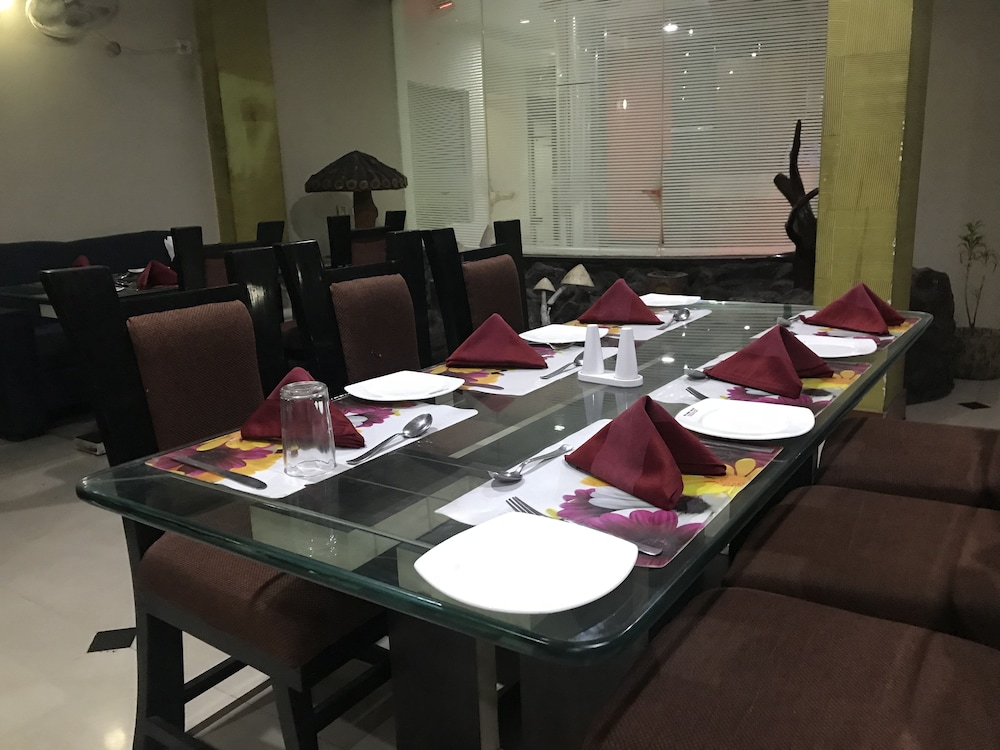 Hotel Minakshi International