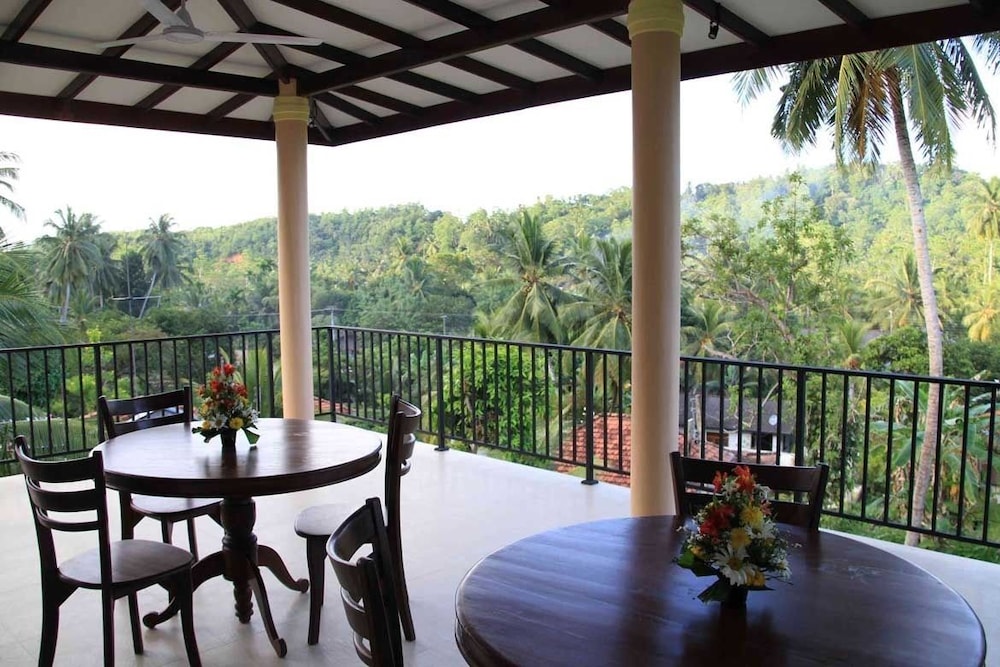 Coral Palm Villa & Apartments