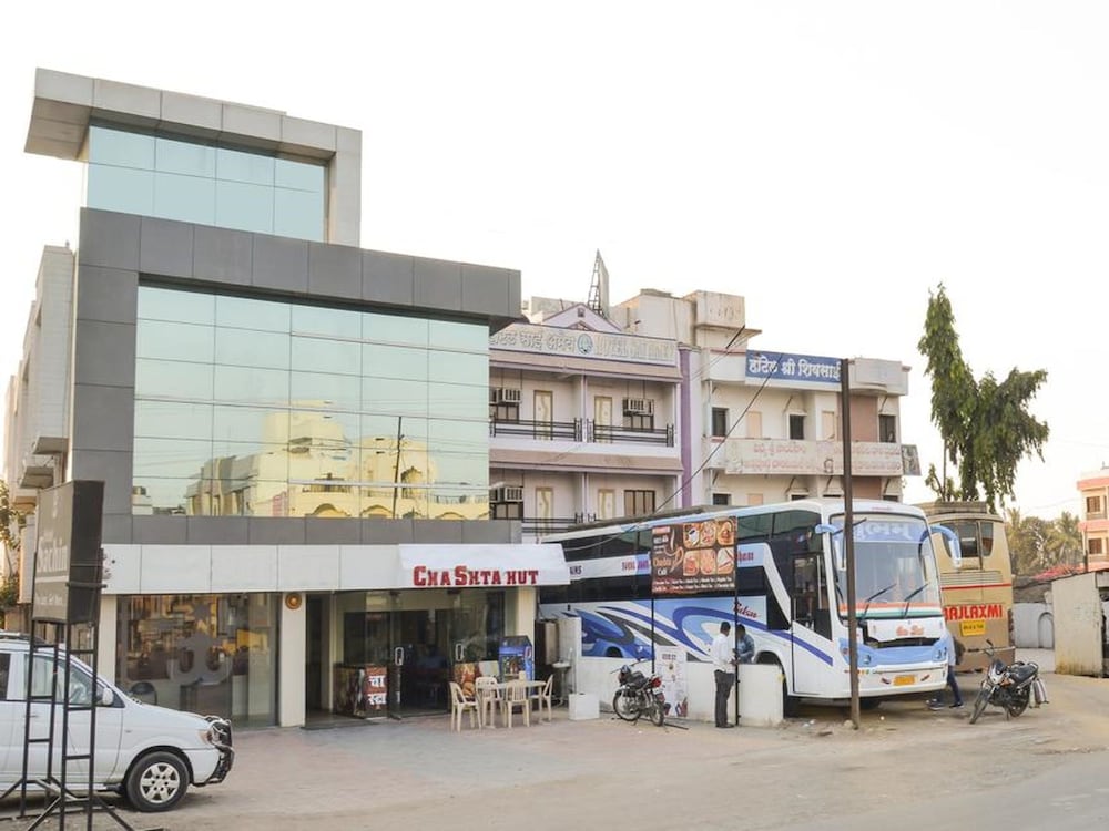 OYO 4185 Hotel Sachin Excellency