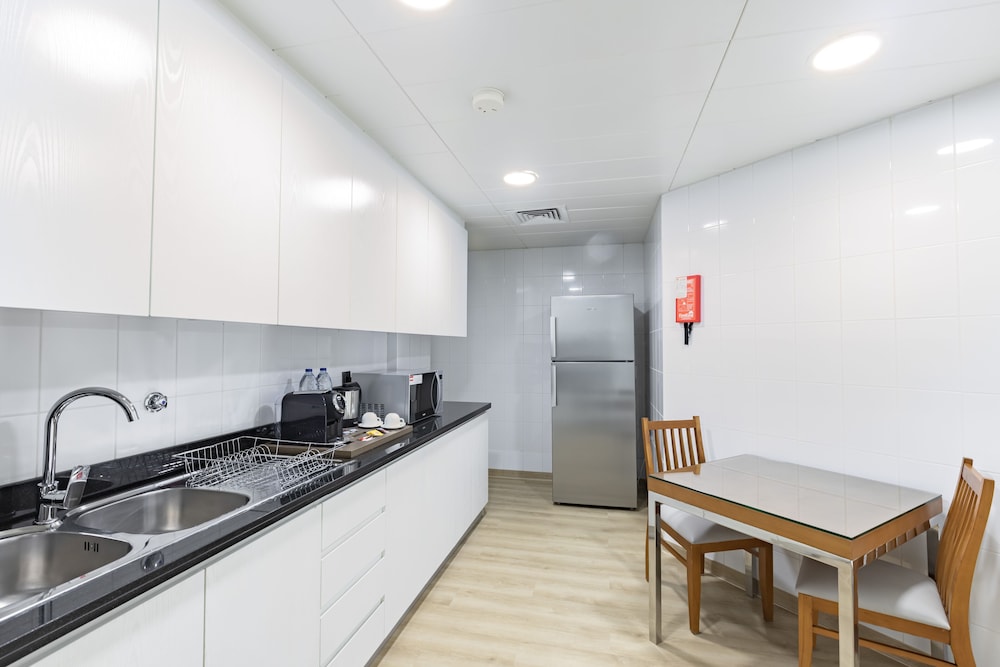 Golden Sands Hotel Apartments