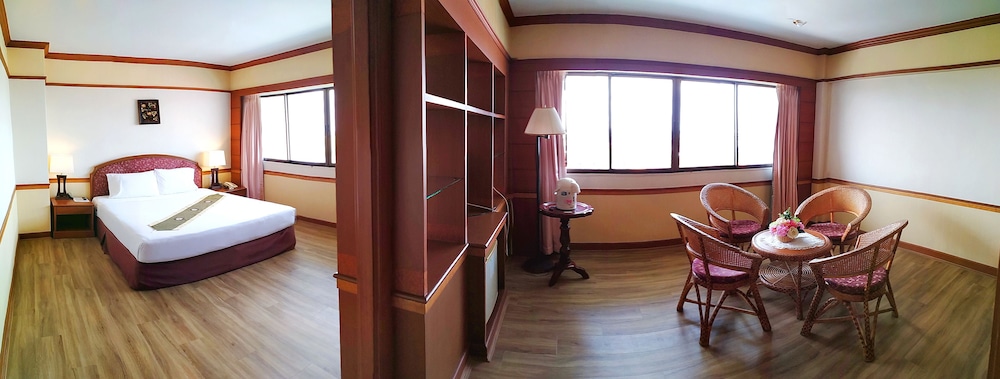Grand Park Hotel