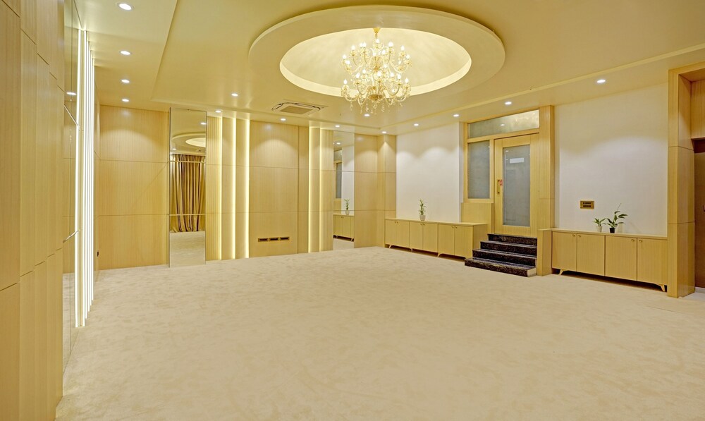 Treebo Premium Golden Bliss Trimurti Nagar Square