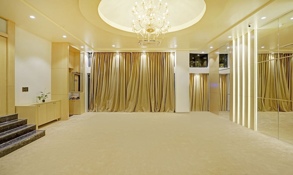 Treebo Premium Golden Bliss Trimurti Nagar Square