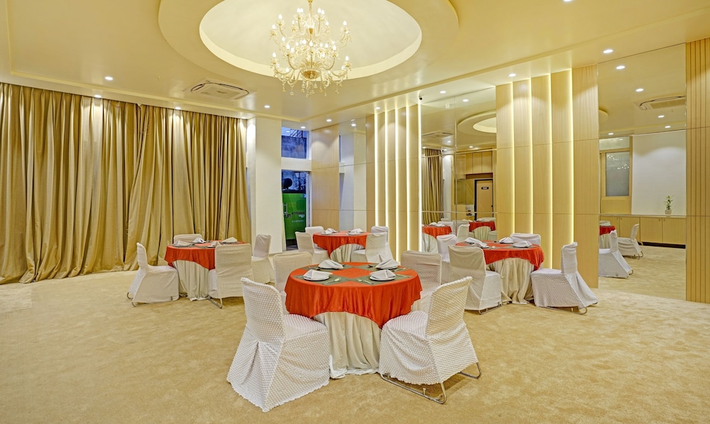Treebo Premium Golden Bliss Trimurti Nagar Square