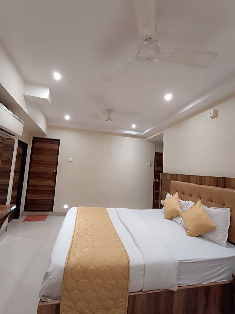 Hotel Rishi International