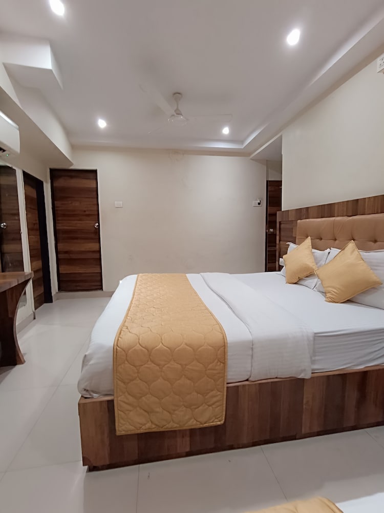 Hotel Rishi International