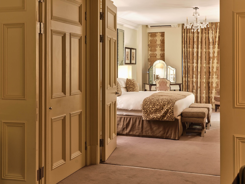 The Apartments by The Sloane Club