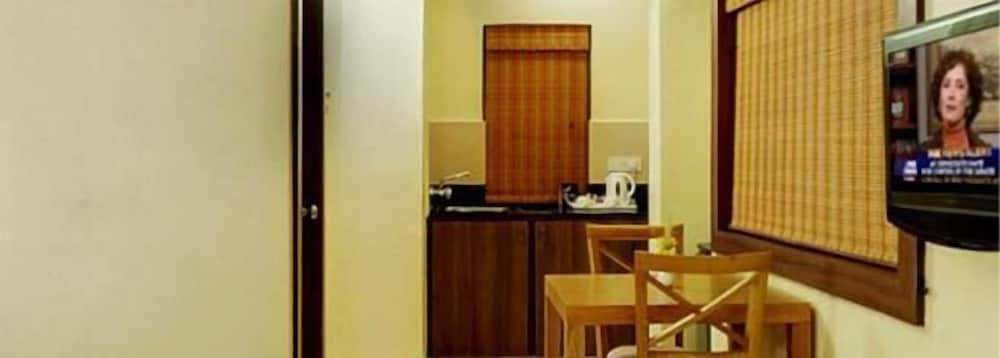 Sandalwood Hotel & Suites