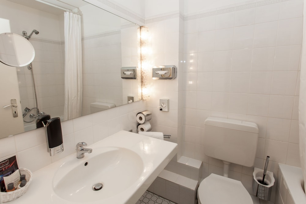 Centro National Frankfurt, Trademark Collection by Wyndham
