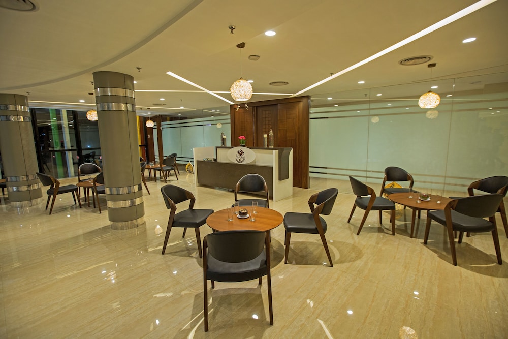 M Crown Hotel