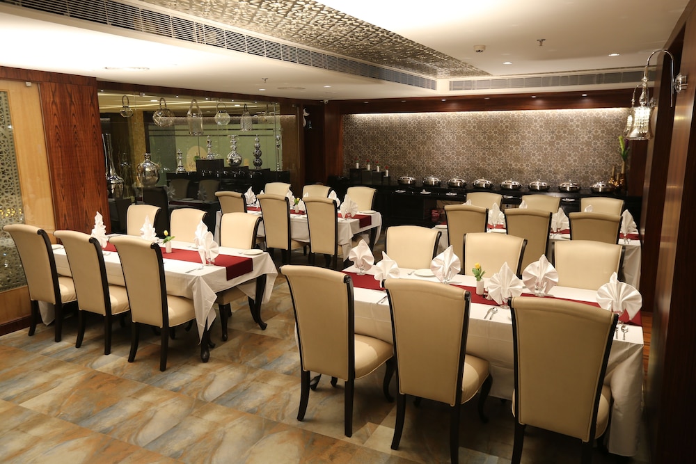M Crown Hotel