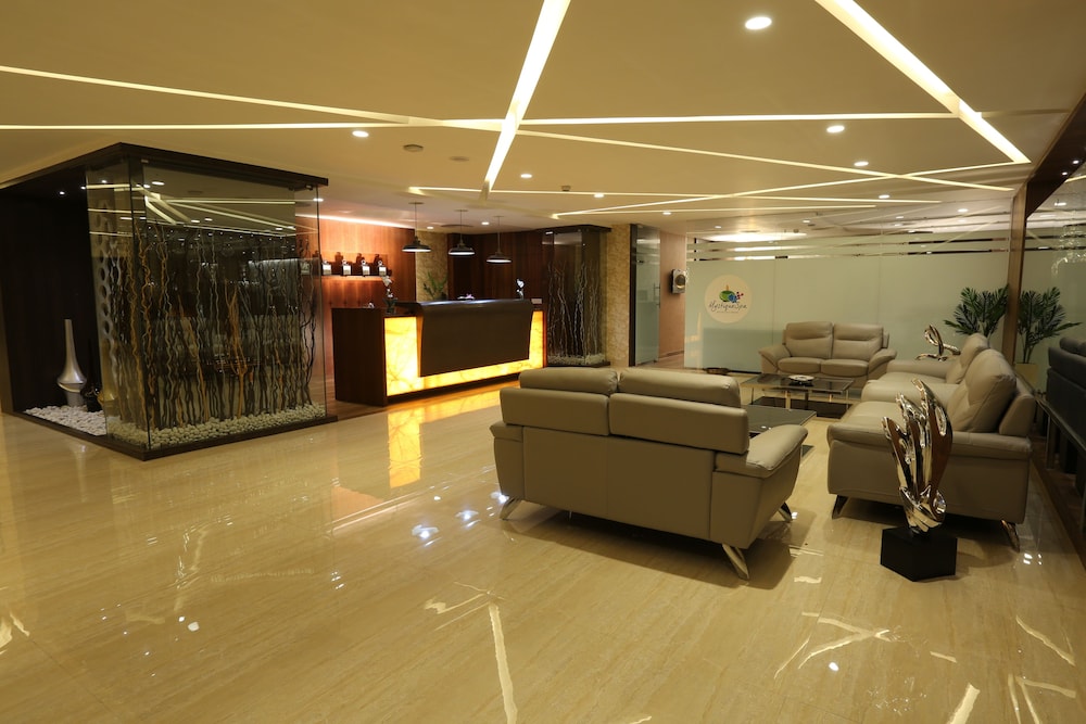 M Crown Hotel