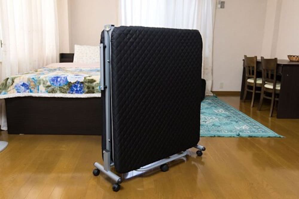 Centrally Located Deluxe Furnished.4