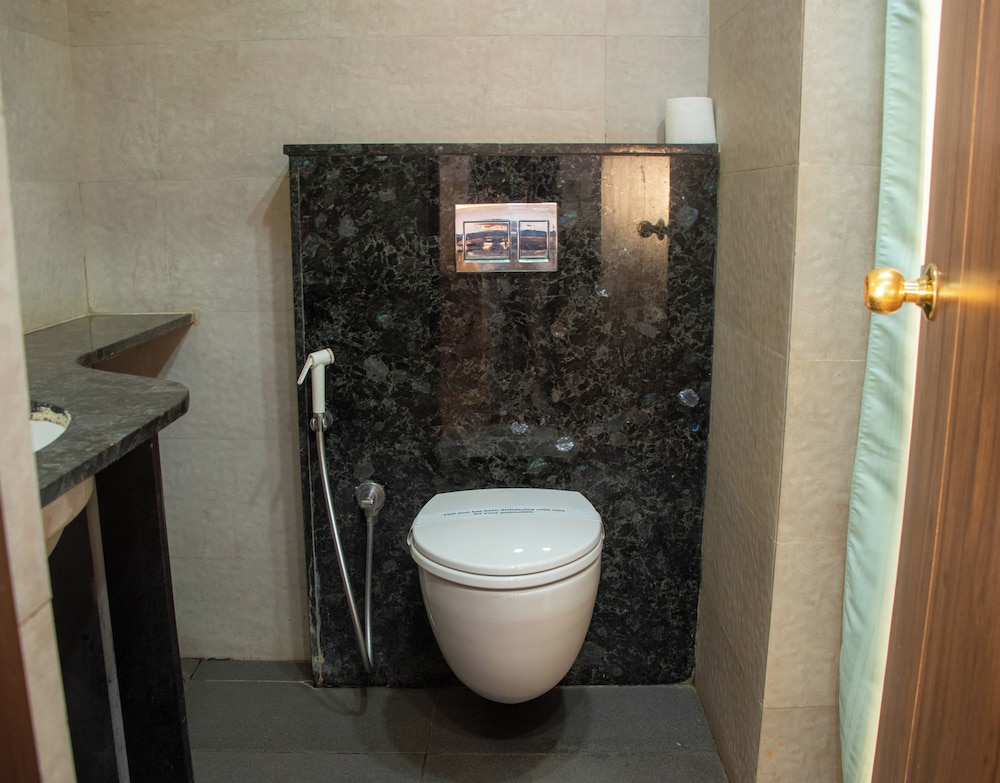  Hotel Om International