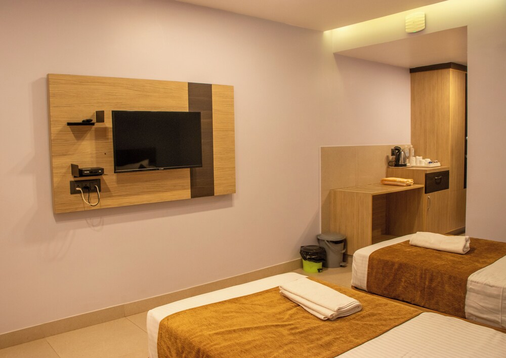  Hotel Om International
