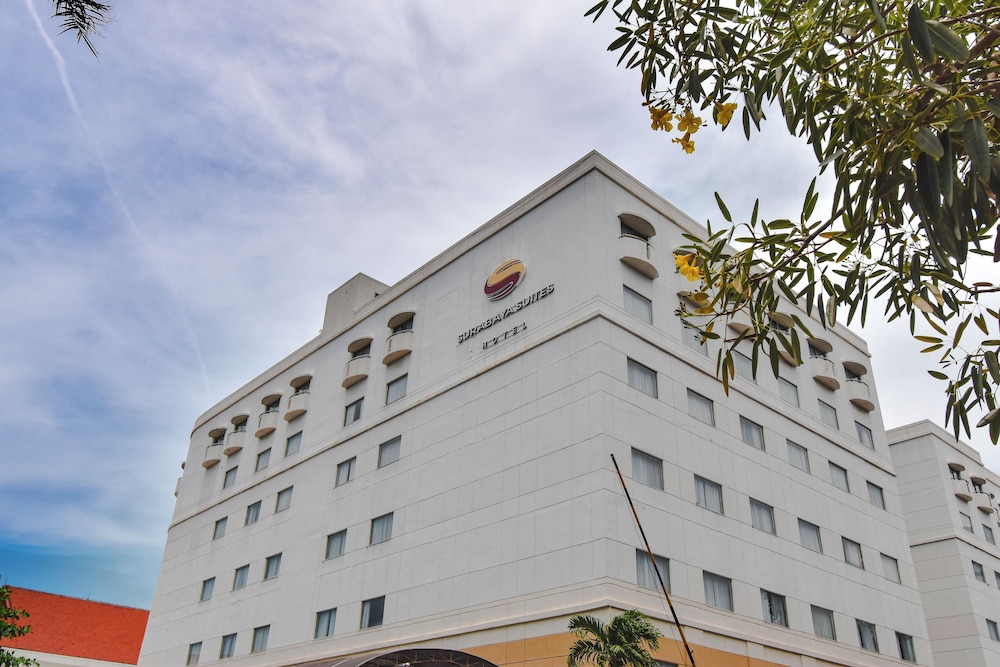 Surabaya Suites Hotel Powered by Archipelago