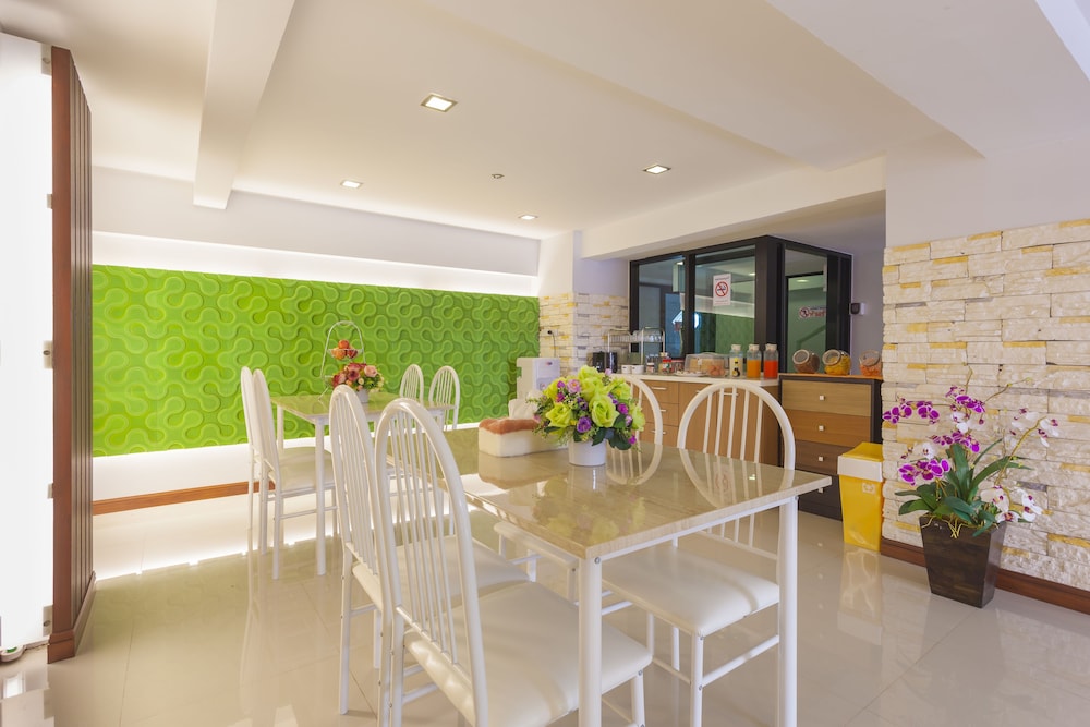 Patong Max Value Hotel