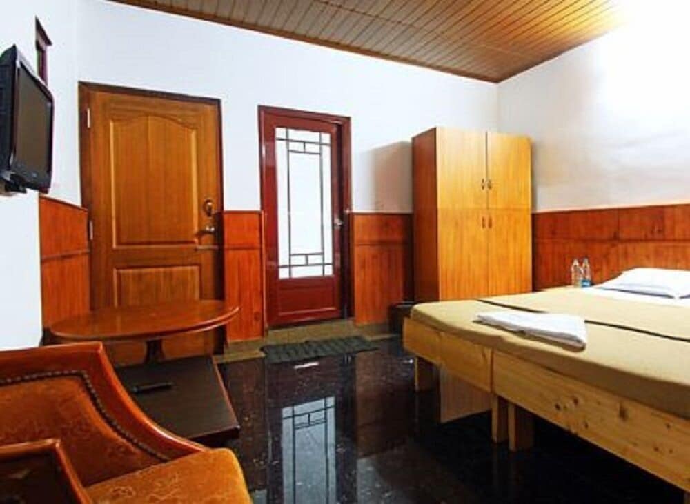 Oval Retreat Palace