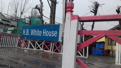 White House Group Of Houseboats
