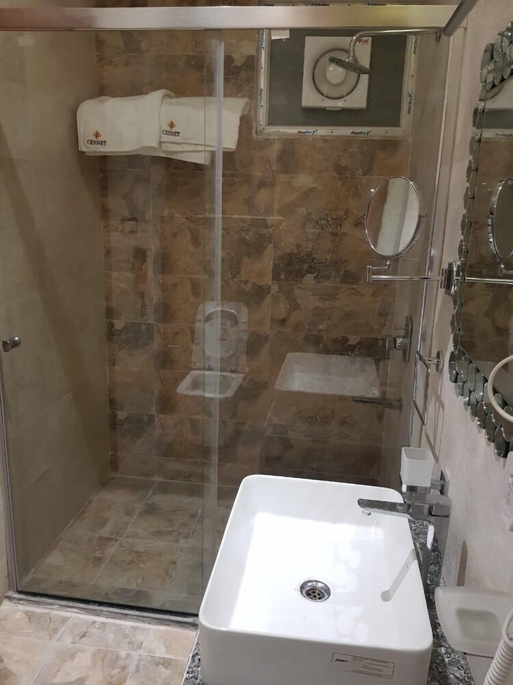 Cennet Hotel