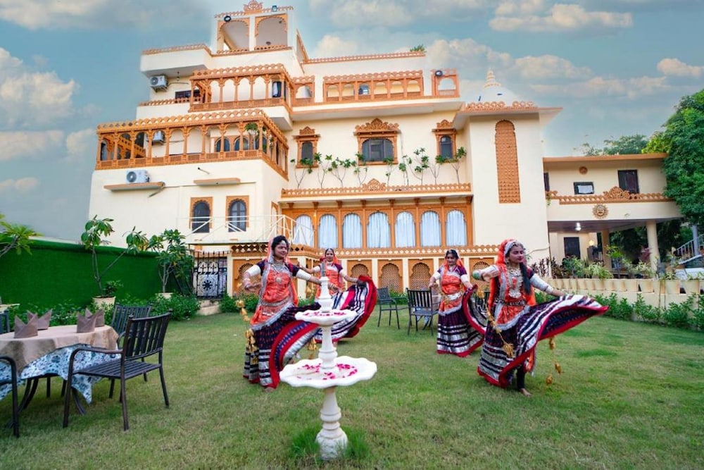 THE LAVITRA nearby Fatehsagar lake