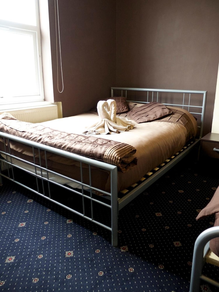 Beaconsfield Hotel