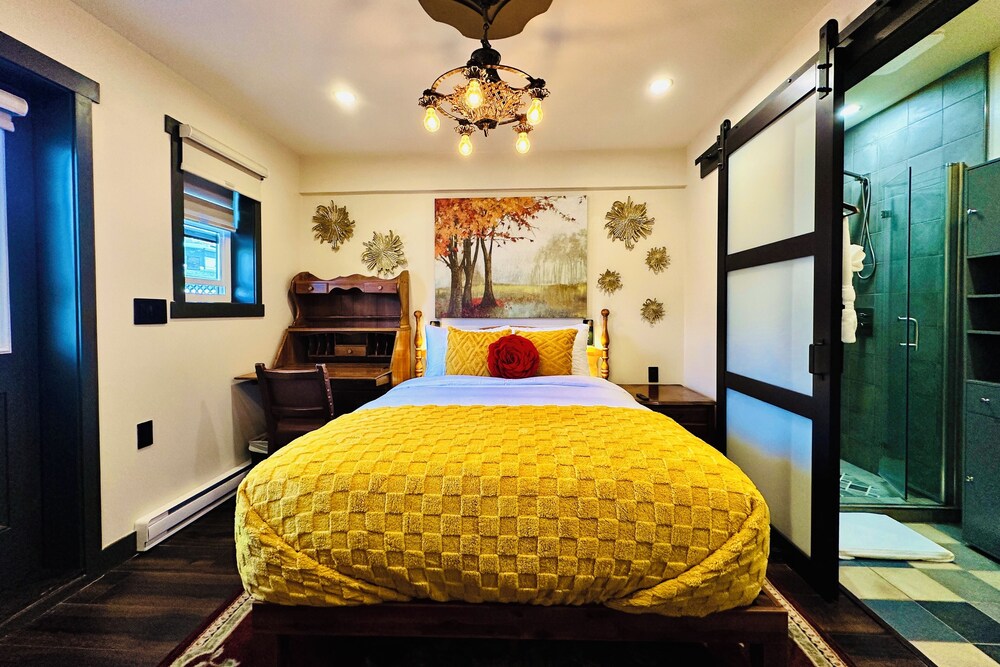 Neocolonial Nouveau Kensington Vacation Home