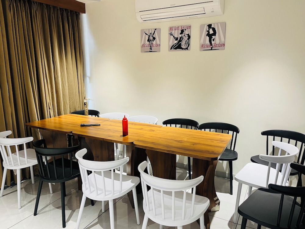 Hotel Royal Empire, Gandhinagar