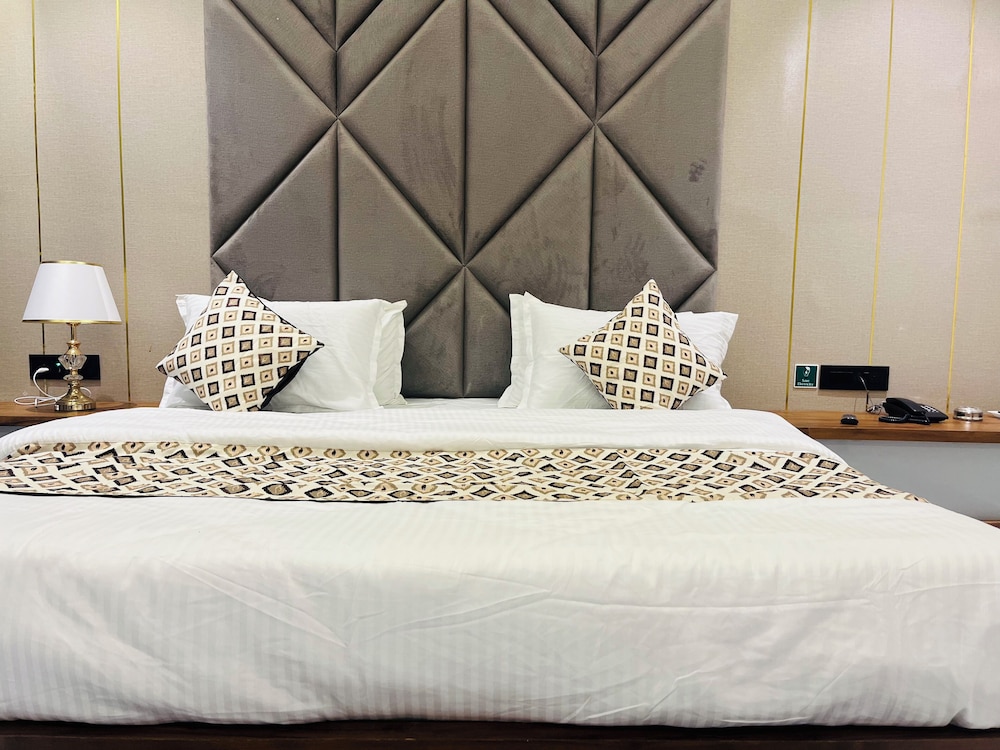 Hotel Royal Empire, Gandhinagar