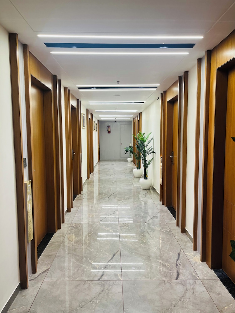 Hotel Royal Empire, Gandhinagar