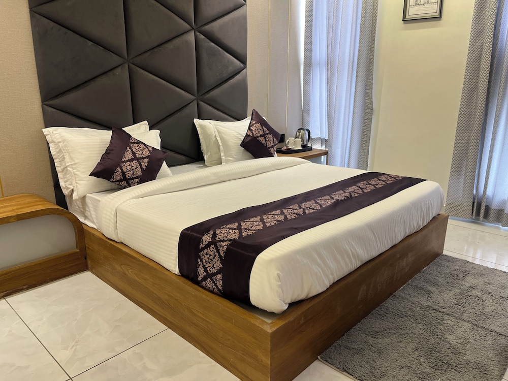 Hotel Royal Empire, Gandhinagar