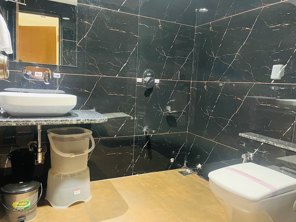 Hotel Royal Empire, Gandhinagar
