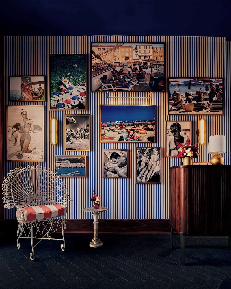 The Hollywood Grande, Autograph Collection
