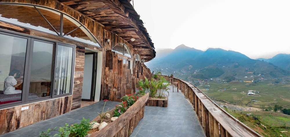 Muong Hoa River View Homestay