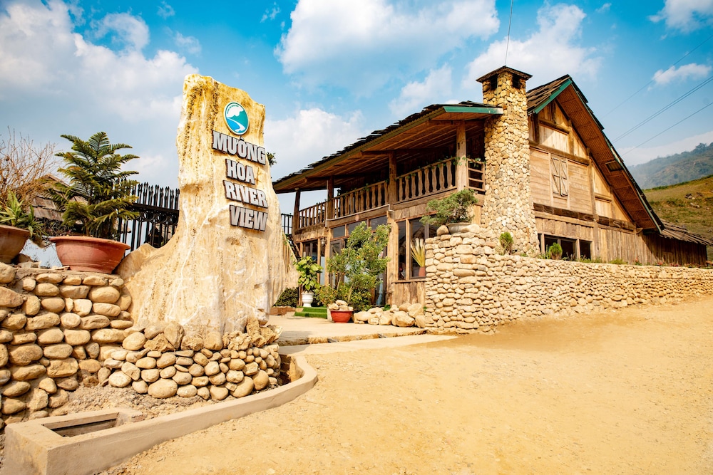 Muong Hoa River View Homestay