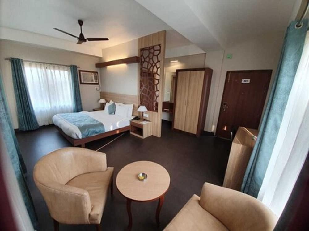 Hotel Gulmohar Grand