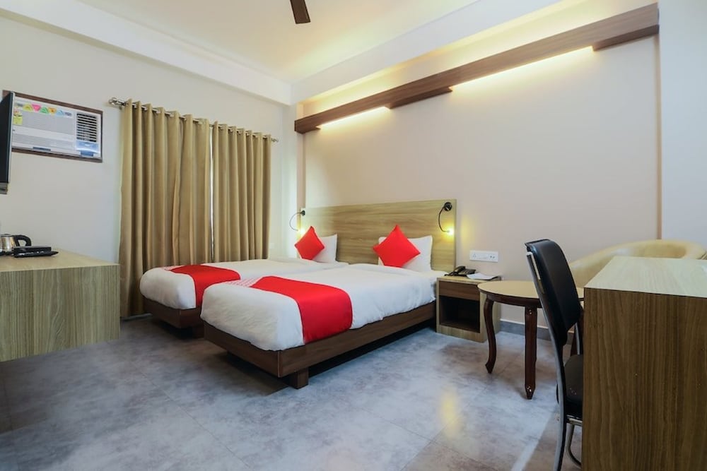 Hotel Gulmohar Grand