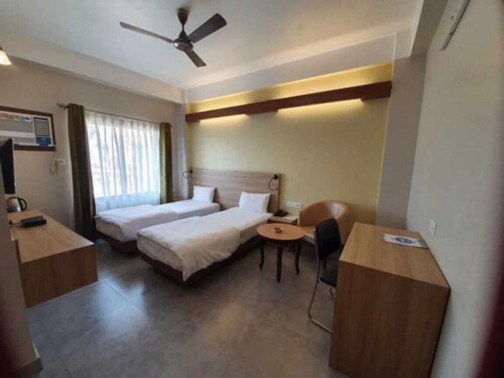 Hotel Gulmohar Grand